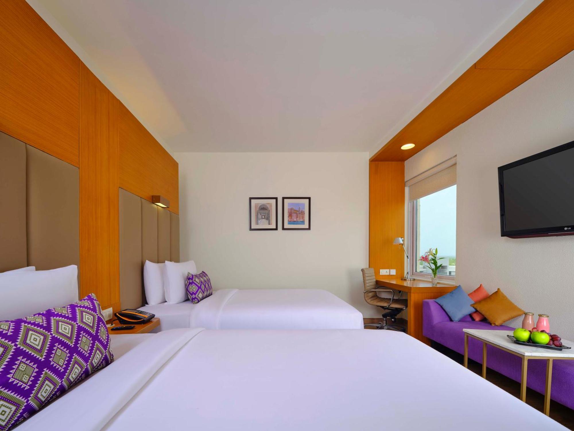 Vivanta Ahmedabad Sg Highway Exterior foto